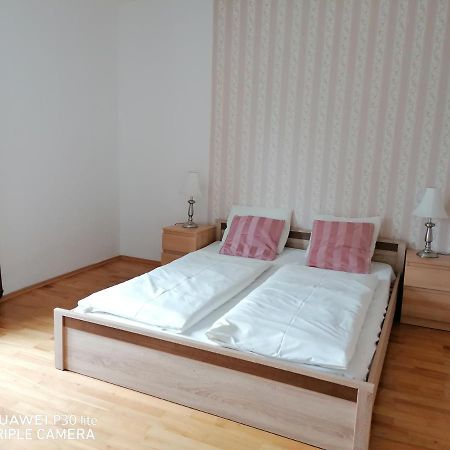 Fukas Apartments Нитра Екстериор снимка
