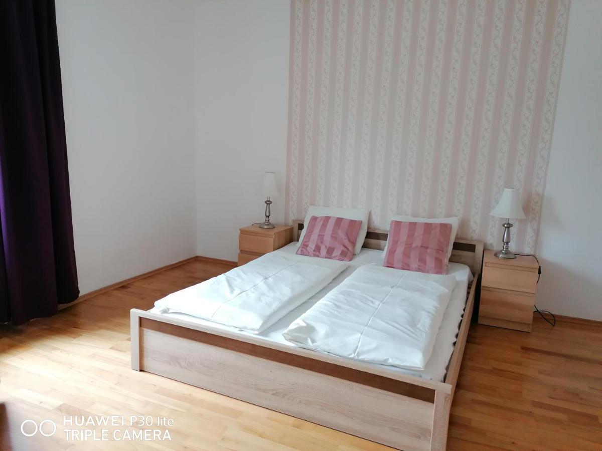 Fukas Apartments Нитра Екстериор снимка